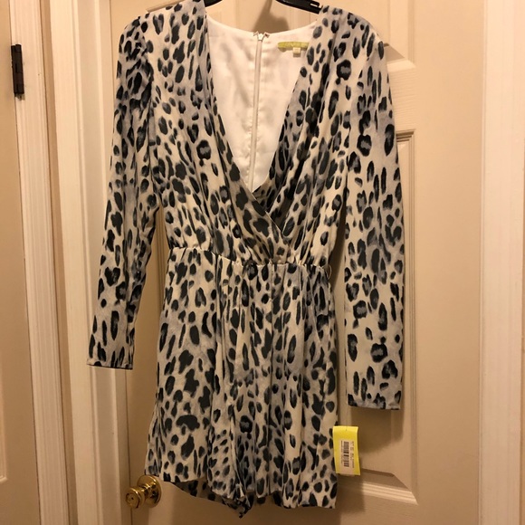 XS Leopard romper - Picture 5 of 9